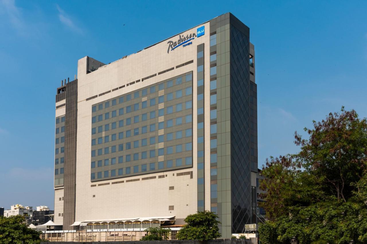 ホテル Radisson Blu Towers Kaushambi Delhi Ncr ガーズィヤーバード エクステリア 写真