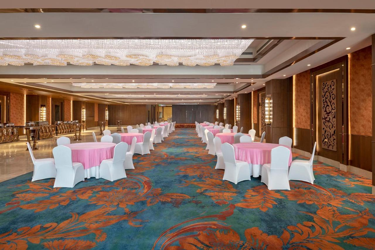 ホテル Radisson Blu Towers Kaushambi Delhi Ncr ガーズィヤーバード エクステリア 写真 The Grand Ballroom