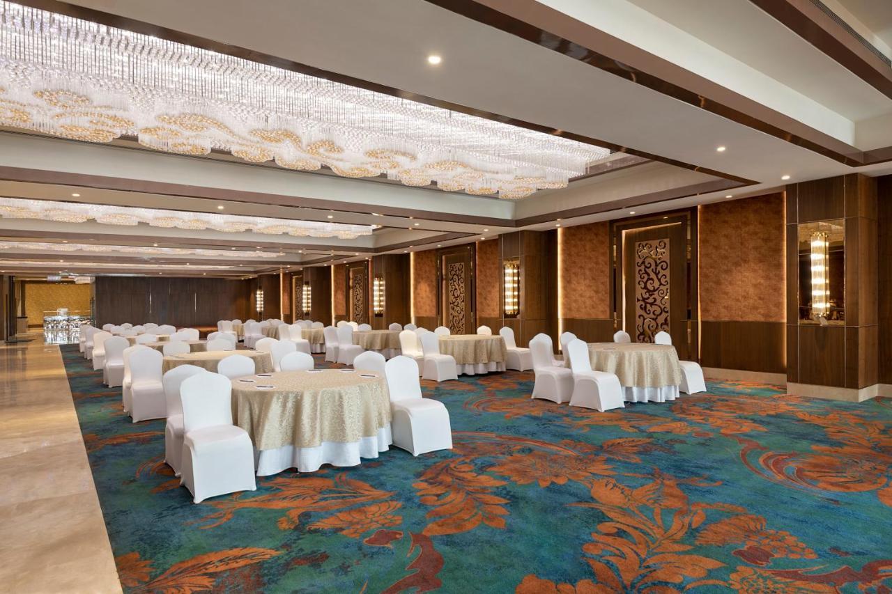 ホテル Radisson Blu Towers Kaushambi Delhi Ncr ガーズィヤーバード エクステリア 写真 The Grand Ballroom