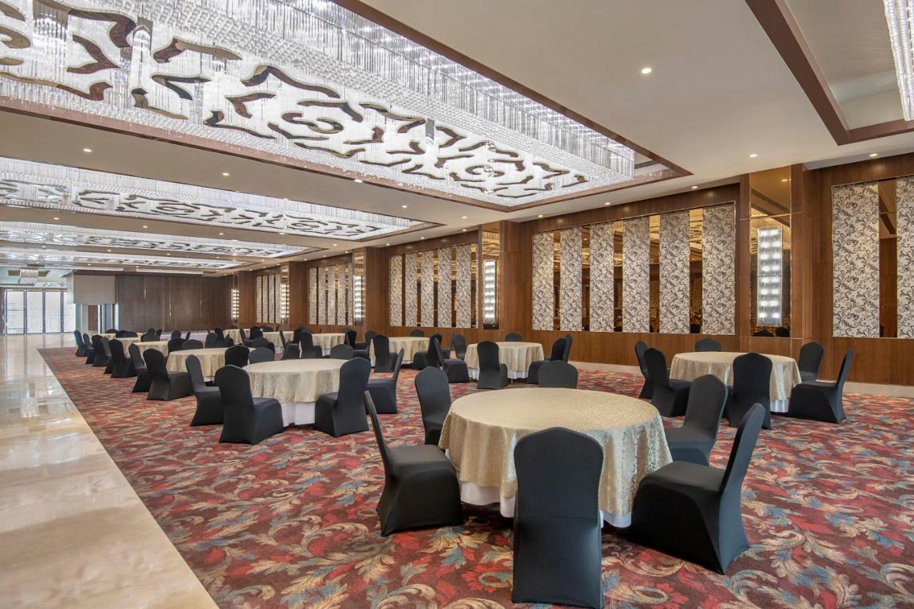 ホテル Radisson Blu Towers Kaushambi Delhi Ncr ガーズィヤーバード エクステリア 写真 The ballroom