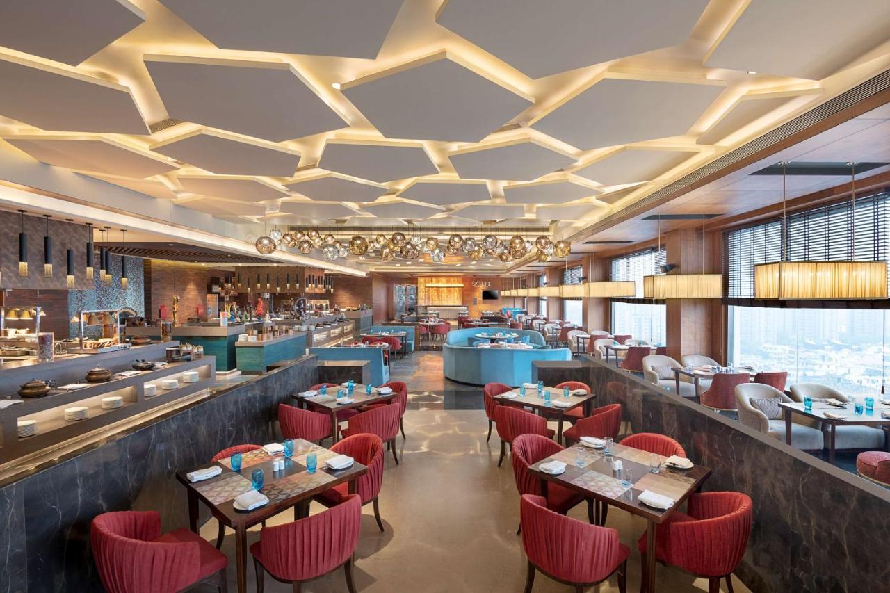 ホテル Radisson Blu Towers Kaushambi Delhi Ncr ガーズィヤーバード エクステリア 写真 The restaurant
