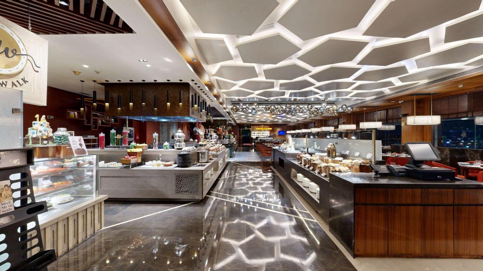 ホテル Radisson Blu Towers Kaushambi Delhi Ncr ガーズィヤーバード エクステリア 写真 The buffet at the hotel
