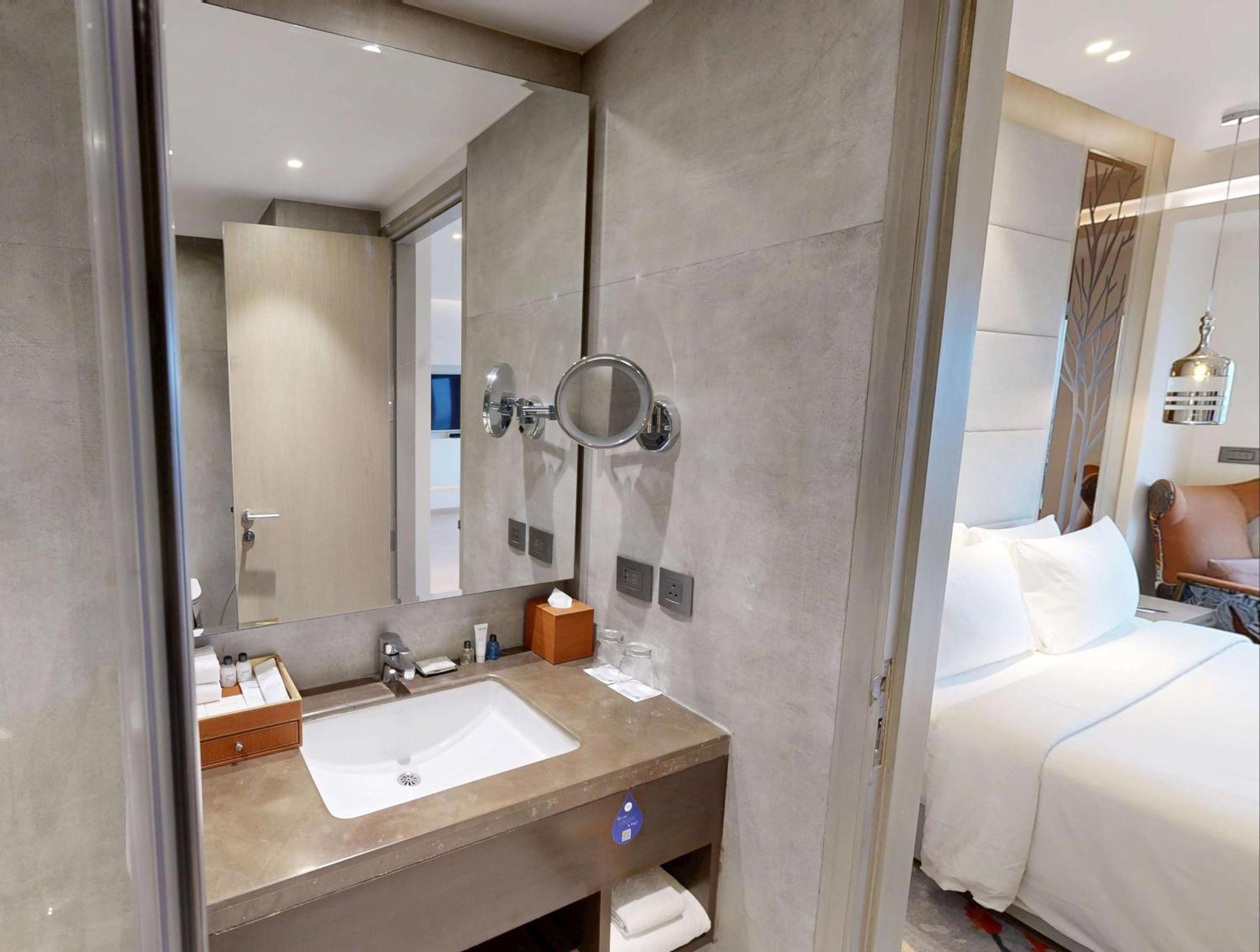 ホテル Radisson Blu Towers Kaushambi Delhi Ncr ガーズィヤーバード エクステリア 写真