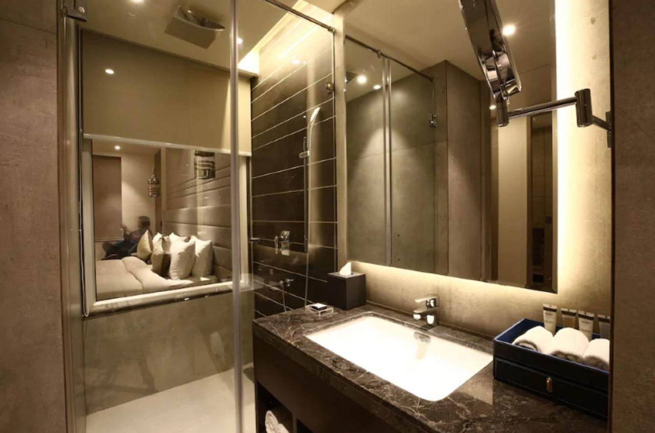 ホテル Radisson Blu Towers Kaushambi Delhi Ncr ガーズィヤーバード エクステリア 写真 Bathroom